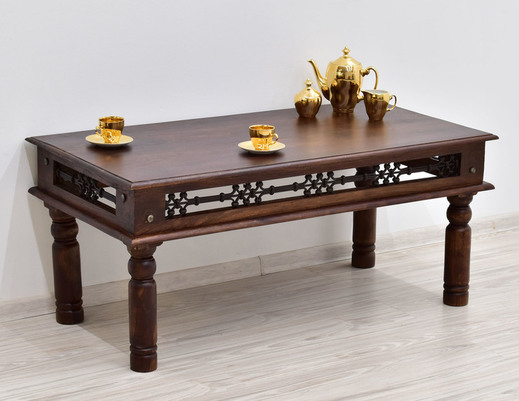 Indyjski drewniany stolik z metaloplastyką