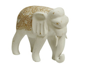 Biała drewniana figurka słonia.