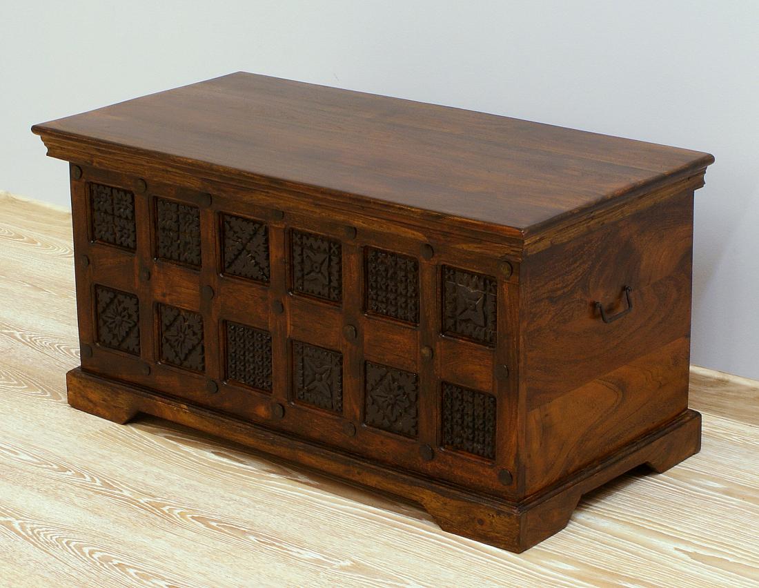 orientalny kufer z drewna egzotycznego