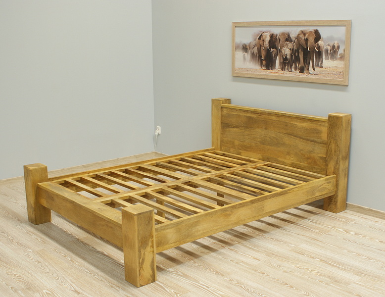 łóżko modernistyczne z drewna mango