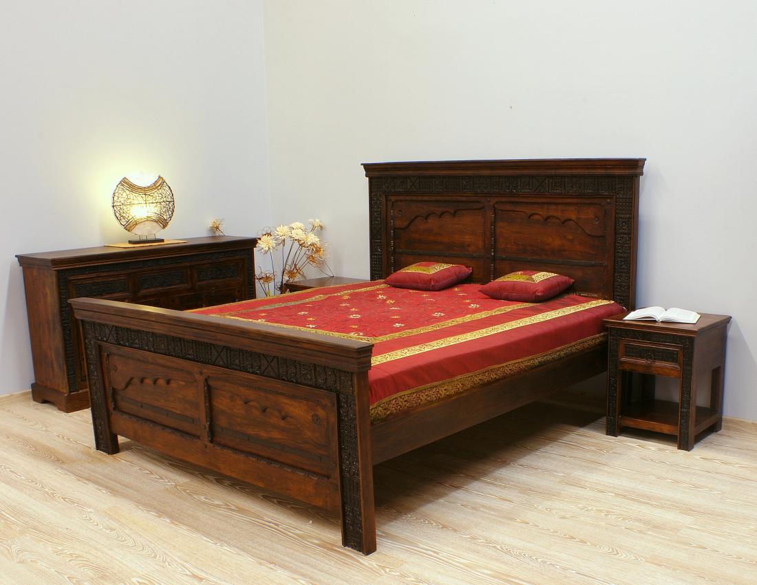 łóżko z akacji indyjskiej