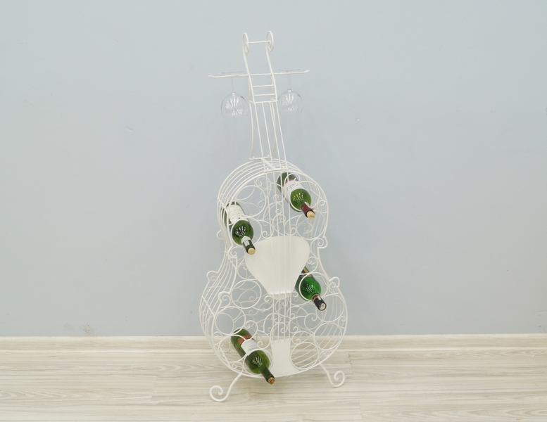 metalowy stojak na wino w kształcie gitary