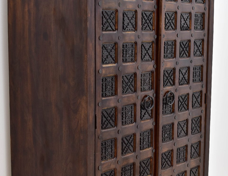 front szafy kolonialne recznie rzezbione ornamenty metaloplastyka uchwyty lite drewno akacja indyjska