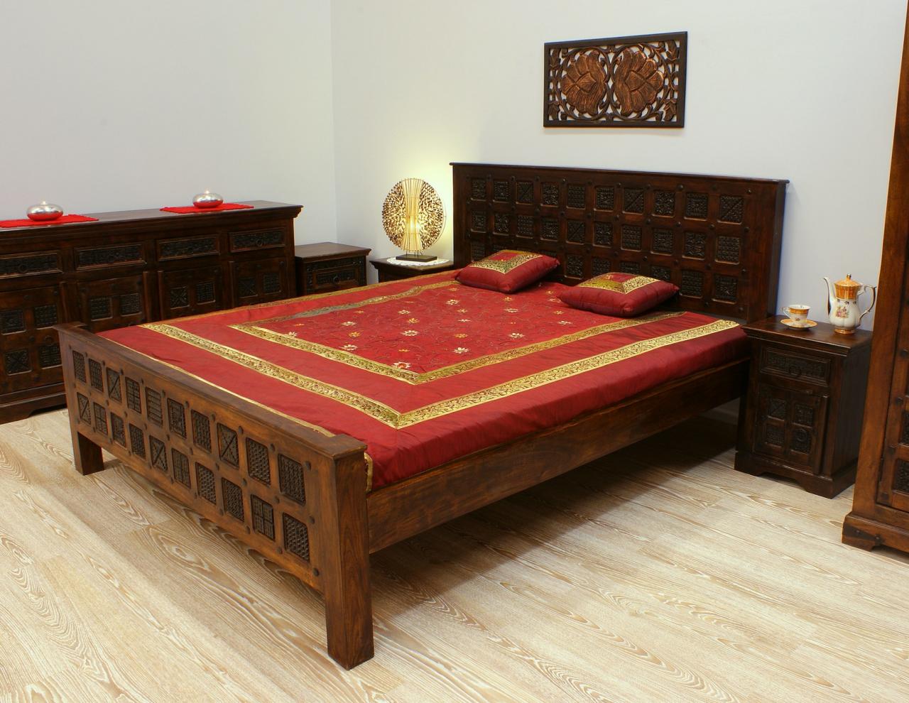 kolonialna sypialnia z akacji indyjskiej